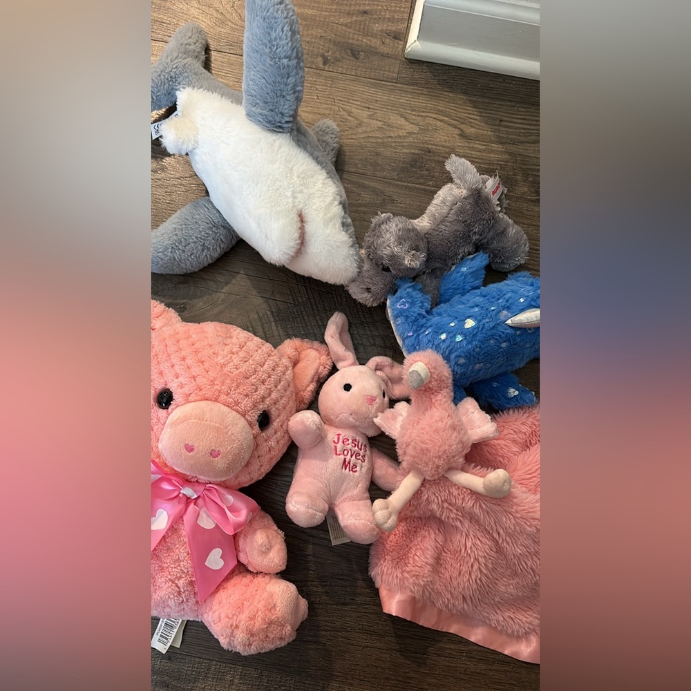 Assorted plushies